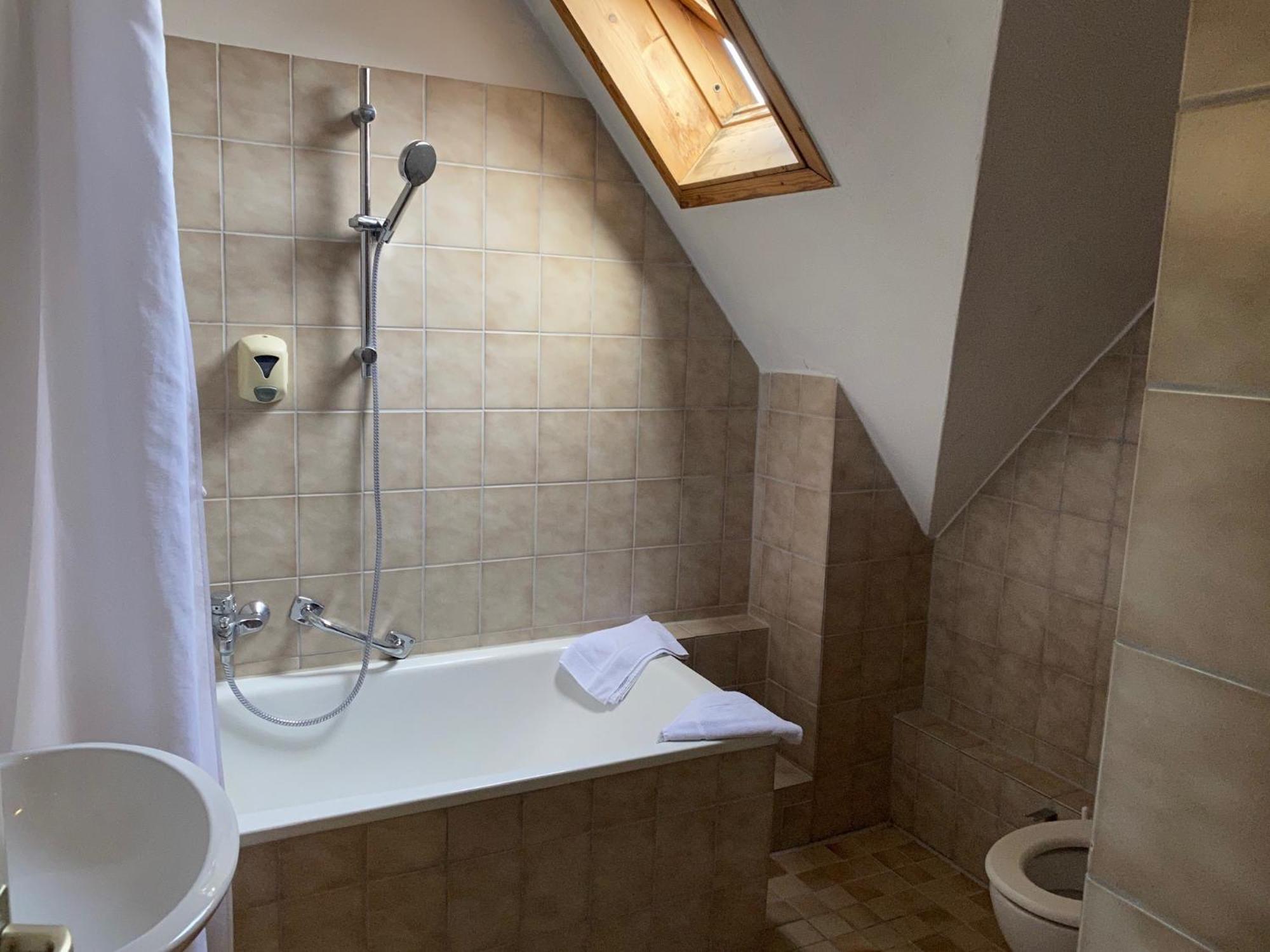 Hotel Gasthaus Schuetzen Freiburg Ruang foto